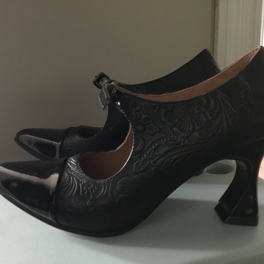 Shoes - Picture 1 of 1